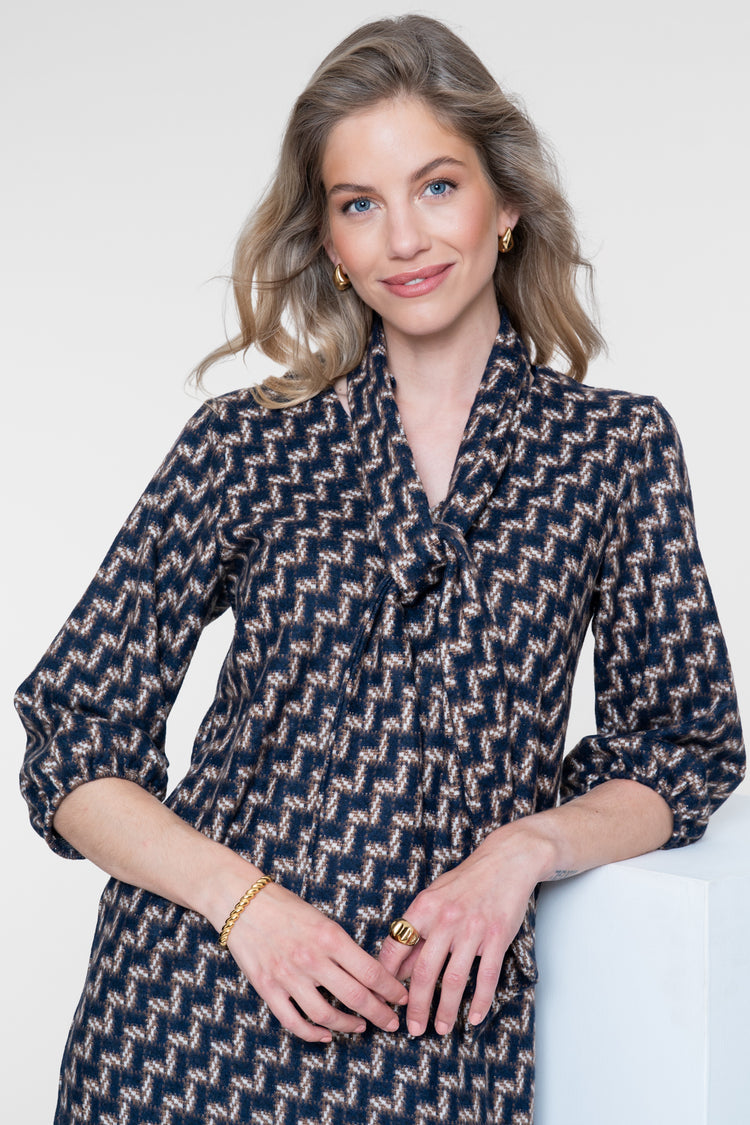 Geisha jurk met geometrische print en afneembaar sjaaltje