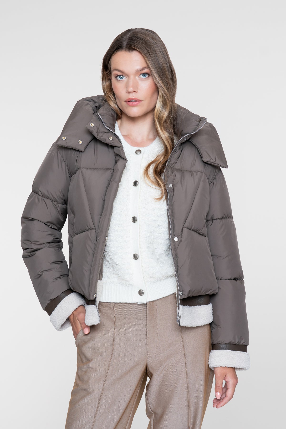 Geisha winterjas kort met teddy details en opstaande capuchon