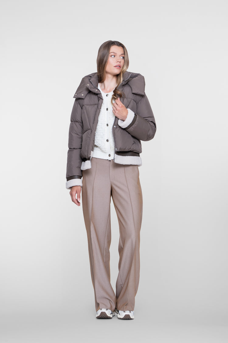 Geisha winterjas kort met teddy details en opstaande capuchon