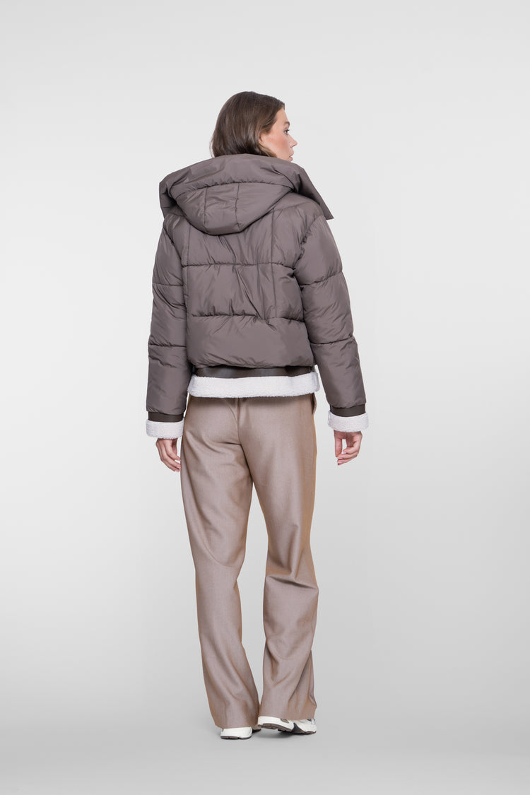 Geisha winterjas kort met teddy details en opstaande capuchon