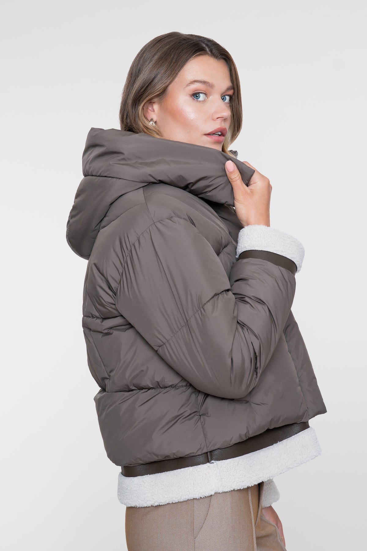 Geisha winterjas kort met teddy details en opstaande capuchon