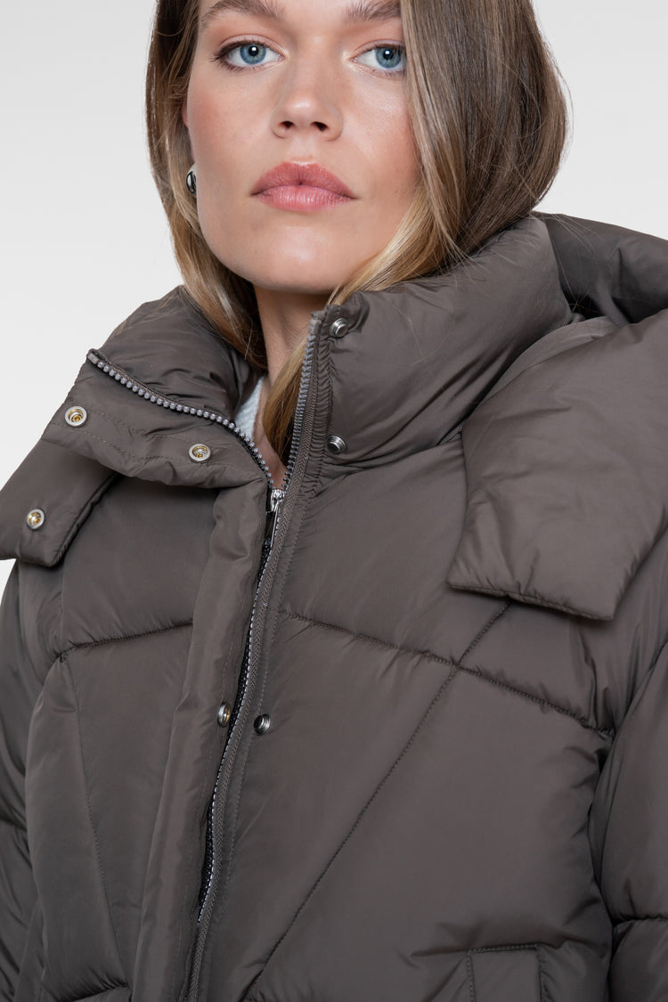 Geisha winterjas kort met teddy details en opstaande capuchon