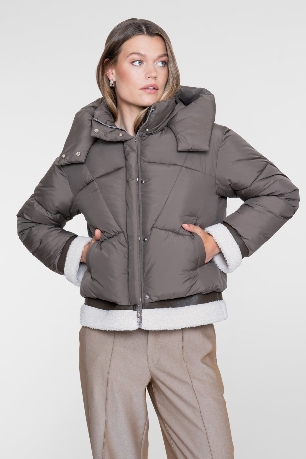 Geisha winterjas kort met teddy details en opstaande capuchon