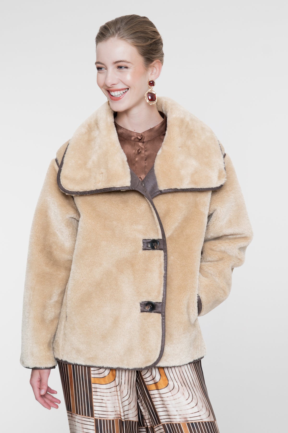 Geisha Imitatiebont jack met overslagkraag en asymmetrische knoopsluiting – Shop de look