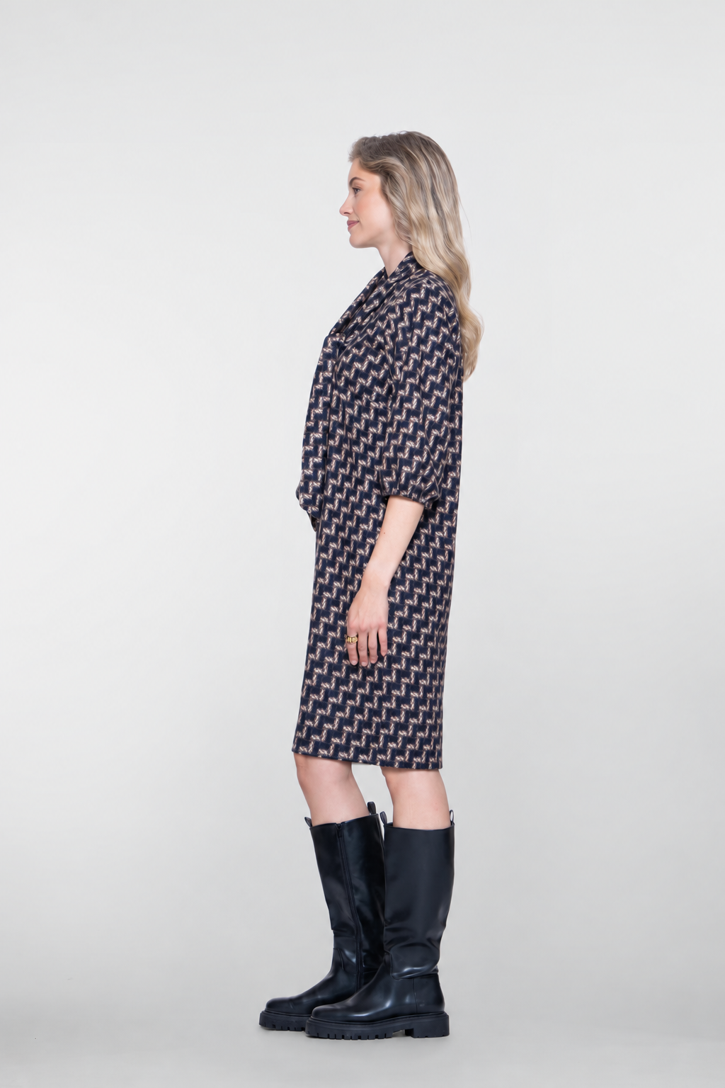 Geisha jurk met geometrische print en afneembaar sjaaltje